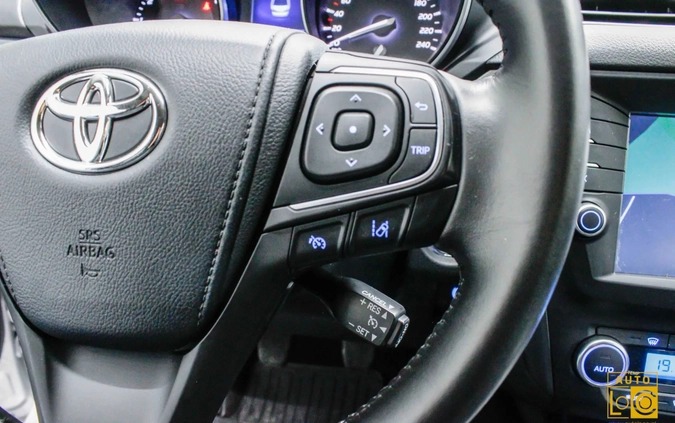 Toyota Avensis cena 77777 przebieg: 28900, rok produkcji 2016 z Stryków małe 562
